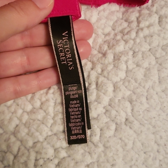 NWT Body by Victoria's Secret zebra print plunge bra. - Picture 3 of 9